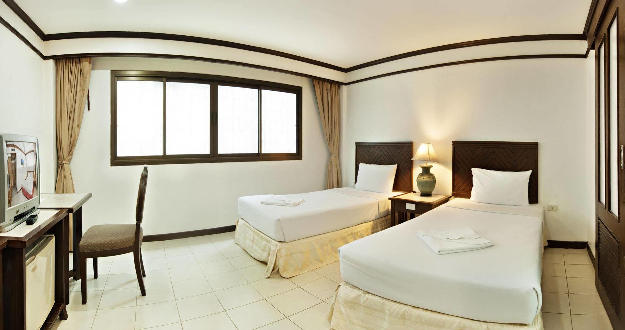 Hotel Rattana Mansion Phuket Exterior foto